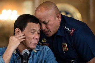 Focuri de armă în Senatul filipinez, în care s-a refugiat de trei zile ”arhitectul” războiului împotriva drogurilor al lui Rodrigo Duterte, pe care Guvernul vrea să-l aresteze şi predea Curţii Penale Internaţionale, care-l caută cu privire la crime împotr