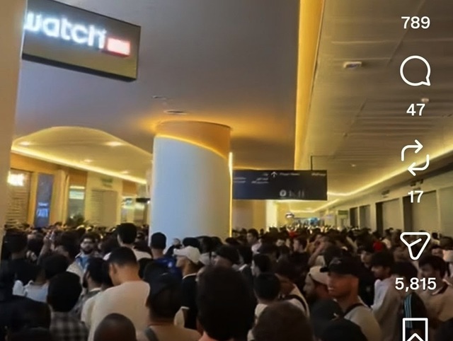 Lansarea ceasului ”Royal Pop”, realizat de Swatch şi Audemars Piguet, a degenerat în haos în mai multe oraşe