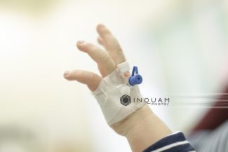 “Oamenii veneau ca la piaţă, să-şi aleagă copiii. Cei mai frumoşi şi bucălaţi erau luaţi în braţe şi li se schimba viaţa”. Povestea lui Andrei, infectat cu HIV în spital, în anii 90 şi abandonat. Când a aflat de boală şi ce spune despre discriminare