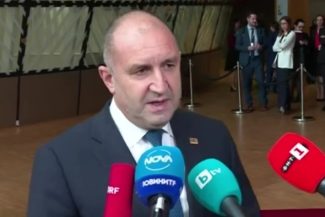 Premierul Radev îi transmite un ultimatum lui Trump privind includerea Bulgariei în programul Visa Waiver, legând decizia de limitarea prezenţei aeronavelor americane în Bulgaria