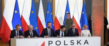 Polonia semnează cu Bruxelles-ul un împrumut de 44 de miliarde de euro pentru modernizarea armatei sale