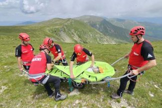 Salvamont România, despre „Transylvania 100”: Considerăm necesară o analiză serioasă şi responsabilă privind organizarea competiţiilor în mediul montan, în special în perioade cu riscuri majore pentru participanţi/ Eforturile salvatorilor montani VIDEO