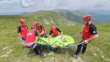 Salvamont România, despre „Transylvania 100”: Considerăm necesară o analiză serioasă şi responsabilă privind organizarea competiţiilor în mediul montan, în special în perioade cu riscuri majore pentru participanţi/ Eforturile salvatorilor montani VIDEO