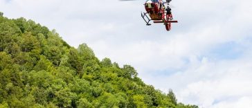Intervenţii ale salvamontiştilor din Zărneşti pentru recuperarea unor turişti accidentaţi/ Bărbat care a alunecat în zona ”La grote”, luat cu elicopterul/ Femeie lovită în cap de o piatră, recuperată terestru