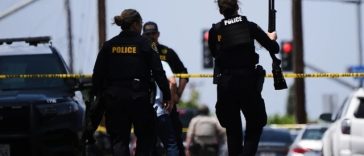 UPDATE-Trei morţi la San Diego, inclusiv doi presupuşi atacatori, găsiţi morţi în apropierea unei moschei. Se pare că suspecţii s-au sinucis, anunţă şeful poliţiei locale. Trump deplânge o ”situaţie teribilă” şi anunţă că ”vom reexamina situaţia îndeaproa