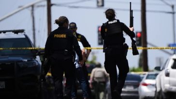UPDATE-Trei morţi la San Diego, inclusiv doi presupuşi atacatori, găsiţi morţi în apropierea unei moschei. Se pare că suspecţii s-au sinucis, anunţă şeful poliţiei locale. Trump deplânge o ”situaţie teribilă” şi anunţă că ”vom reexamina situaţia îndeaproa