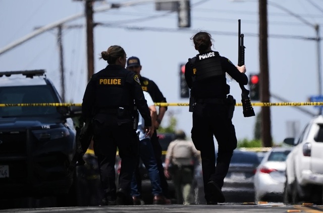 UPDATE-Trei morţi la San Diego, inclusiv doi presupuşi atacatori, găsiţi morţi în apropierea unei moschei. Se pare că suspecţii s-au sinucis, anunţă şeful poliţiei locale. Trump deplânge o ”situaţie teribilă” şi anunţă că ”vom reexamina situaţia îndeaproa