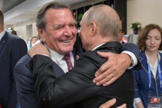 Kaja Kallas, sceptică faţă de propunerea lui Putin de a-l numi pe Schröder mediator cu UE în Războiul din Ucraina. ”Gerhard Schröder a fost un lobbyist al întreprinderilor publice ruse, aşa că vedem clar de ce Putin îl vrea”