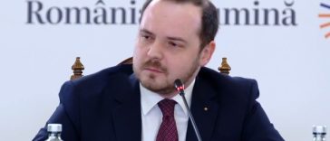 Alexandru Rogobete: Astăzi, la Guvern, se semnează contractul de execuţie a Spitalului Regional de Urgenţă de la Cluj. Putem spune că toate cele trei spitale regionale din România sunt în construcţie, termenul lor de execuţie fiind de 40 de luni