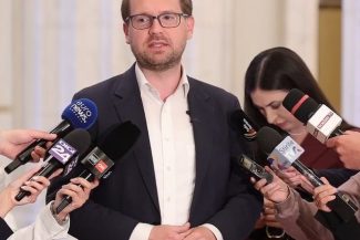 Dominic Fritz: E ridicol şi atacurile la preşedinte ale lui George Simion doar arată jocul cinic pe care îl joacă AUR/ Cred că foarte mulţi, inclusiv votanţi AUR, sunt dezămăgiţi în aceste zile de această nouă direcţie pro-PSD a AUR