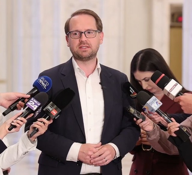 Dominic Fritz: E ridicol şi atacurile la preşedinte ale lui George Simion doar arată jocul cinic pe care îl joacă AUR/ Cred că foarte mulţi, inclusiv votanţi AUR, sunt dezămăgiţi în aceste zile de această nouă direcţie pro-PSD a AUR