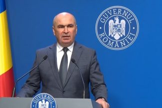 Guvernul a adoptat interdicţia privind cumulul pensiilor speciale cu salariul, în administraţia publică. Bolojan: Va fi trimis Parlamentului cu solicitarea să fie adoptat în procedură de urgenţă