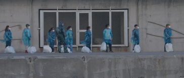 Ultimii pasageri părăsesc nava de croazieră lovită de virus, în timp ce alţi trei sunt testaţi pozitiv