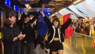Alexandra Căpitănescu, primită cu aplauze pe Aeroportul Otopeni: A fost o experienţă extraordinar de frumoasă dar şi foarte grea / Suntem câştigătorii inimilor şi asta e mai important decât nişte note