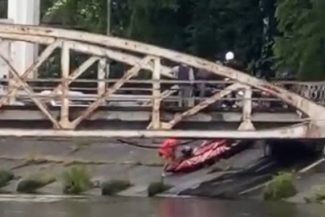 Gorj: Bărbat salvat după ce a căzut în apele râului Jiu