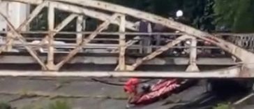 Gorj: Bărbat salvat după ce a căzut în apele râului Jiu