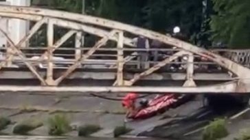 Gorj: Bărbat salvat după ce a căzut în apele râului Jiu