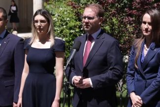 Consultări la Cotroceni – Dominic Fritz (USR): Dacă PSD găseşte o majoritate, noi vom intra în Opoziţie. Nu vom putea susţine un guvern tehnocrat, care este un paravan pentru ca PSD să controleze în continuare pârghiile de putere – VIDEO