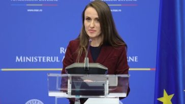 Ministrul interimar de Externe, Oana Ţoiu: Programul Visa Waiver este parte din subiectele reconsiderate de administraţia Trump şi are nevoie şi de un acord politic, în viitor. Discuţiile nu s-au oprit niciodată
