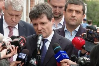 Nicuşor Dan, la blocul lovit de dronă, în Galaţi: Am fost cu cei de la Poliţia Naţională, investigaţii criminale şi am văzut urma exploziei / Despre dronă: Estimarea lor e cel puţin 30 de kilograme şi explozibil clasic