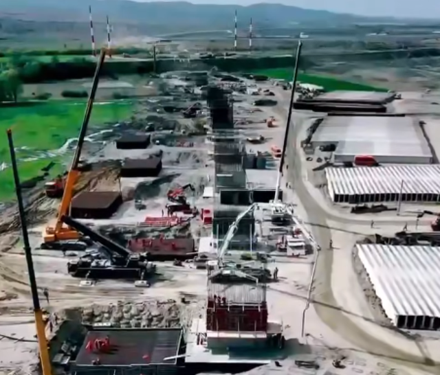 Secretar de stat în MT: Furnicar pe Autostrada Moldovei A7! Cinci mii de muncitori şi peste o mie de utilaje lucrează zi şi noapte pe tronsoanele Focşani – Bacău – Paşcani. Ţinta, banii europeni nerambursabili. Avem promisiunea fermă a constructorului