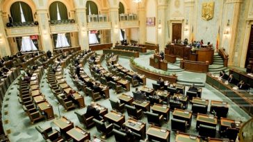 Funcţionari publici din Senat dezaprobă viitoarea lege a salarizării: Nu respectă principiile echităţii, ierarhizării corecte şi recunoaşterii responsabilităţii reale a muncii/ Ce solicită sindicaliştii