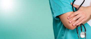 Cinci cadre medicale de la spitalul din Bolintin, reţinute pentru luare de mită/ Acestea sunt acuzate că ar fi pretins şi primit bani de la paciente pentru intervenţii chirurgicale, ecografii sau consultaţii/ Ce au găsit anchetatorii la percheziţii