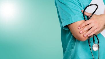 Cinci cadre medicale de la spitalul din Bolintin, reţinute pentru luare de mită/ Acestea sunt acuzate că ar fi pretins şi primit bani de la paciente pentru intervenţii chirurgicale, ecografii sau consultaţii/ Ce au găsit anchetatorii la percheziţii