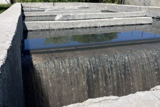 Garda de Mediu a descoperit mai multe nereguli în legătură cu gestionarea deşeurilor periculoase la Slobozia şi a dat amenzi de aproape un milion de lei/ În râul Ialomiţa erau deversate ape uzate insuficient epurate / A fost făcută sesizare penală