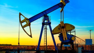 SUA au lăsat să expire derogarea care permitea achiziţiile de petrol rusesc transportat pe mare