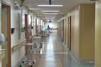 Verificări ale DSP la Maternitatea Polizu, unde un nou-născut prematur a murit/ Medicul curant, amendat cu 2.000 de lei întrucât nu a făcut screeningul la internare/ A fost sesizat Colegiul Medicilor pentru aspecte privind un posibil caz de malpraxis