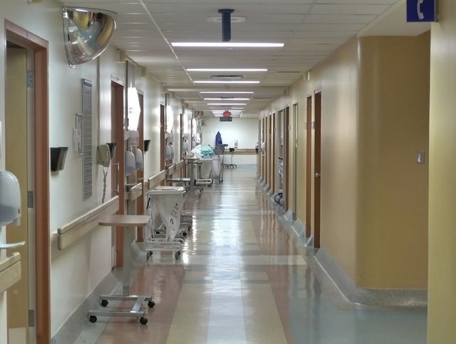 Verificări ale DSP la Maternitatea Polizu, unde un nou-născut prematur a murit/ Medicul curant, amendat cu 2.000 de lei întrucât nu a făcut screeningul la internare/ A fost sesizat Colegiul Medicilor pentru aspecte privind un posibil caz de malpraxis
