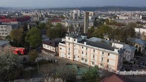 Zeci de persoane s-au simţit rău după ce au participat la o nuntă în municipiul Iaşi, iar zece dintre acestea au fost internate în spital/ DSP Iaşi face anchetă în acest caz/ Nunta ar fi fost a fiului unui comisar de poliţie