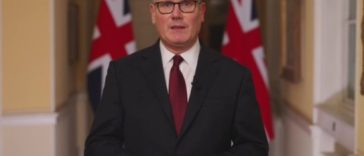 Guvernul din Marea Britanie ridică nivelul de alertă teroristă la „sever” în urma atacului antisemit de la Londra. Premierul a fost huiduit în timpul vizitei la locul atentatului