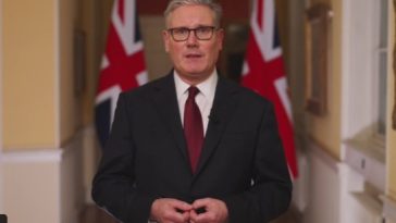 Guvernul din Marea Britanie ridică nivelul de alertă teroristă la „sever” în urma atacului antisemit de la Londra. Premierul a fost huiduit în timpul vizitei la locul atentatului