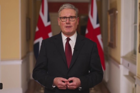 Guvernul din Marea Britanie ridică nivelul de alertă teroristă la „sever” în urma atacului antisemit de la Londra. Premierul a fost huiduit în timpul vizitei la locul atentatului