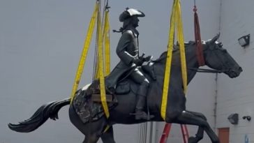 Trump a reinstalat monumentul dedicat unui părinte fondator şi proprietar de sclavi care fusese îndepărtat în 2020