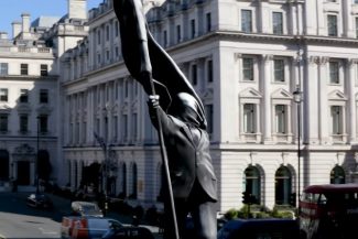 Banksy a confirmat că el este autorul statuii din centrul Londrei – VIDEO