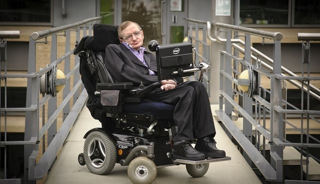 Tatăl lui Stephen Hawking era îngrijorat că fiul său „nu studiază prea mult”, dezvăluie jurnalele acestuia