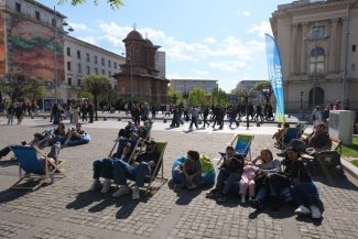 Piaţa Revoluţiei devine spaţiu al dialogului şi comunităţii în al patrulea weekend „Străzi deschise – Bucureşti”
