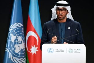 Retragerea Emiratelor Arabe Unite din OPEP ”nu este îndreptată împotriva cuiva”, dă asigurări şeful diplomaţiei Sultan al-Jaber, patronul companiei petroliere naţionale ADNOC, care vrea să producă din 2027 5 mil. barili pe zi, mult peste cota OPEP de 3,5