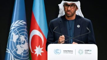 Retragerea Emiratelor Arabe Unite din OPEP ”nu este îndreptată împotriva cuiva”, dă asigurări şeful diplomaţiei Sultan al-Jaber, patronul companiei petroliere naţionale ADNOC, care vrea să producă din 2027 5 mil. barili pe zi, mult peste cota OPEP de 3,5