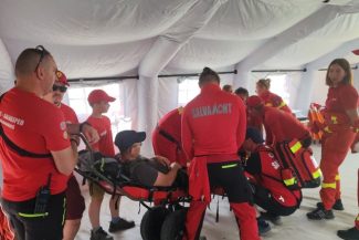 ISU Harghita: 19 participanţi la pelerinajul catolic de Rusalii, dintre care patru minori, au avut nevoie de îngrijiri medicale/ Sute de mii de credincioşi la Şumuleu Ciuc, între care şi preşedintele Ungariei, Sulyok Tamás – FOTO