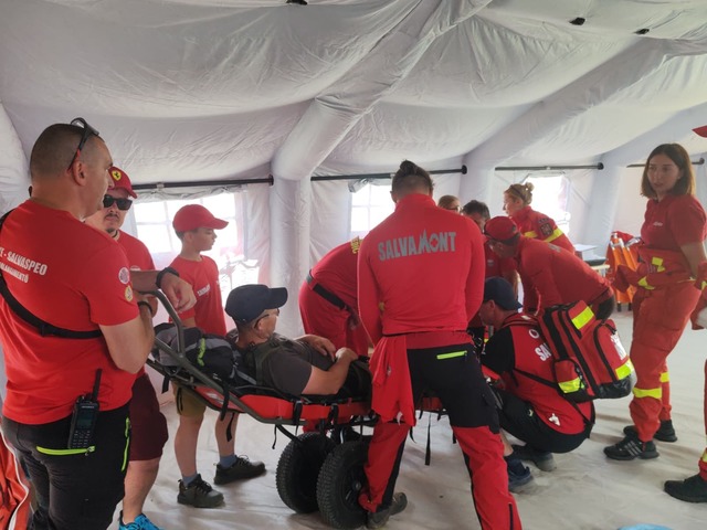 ISU Harghita: 19 participanţi la pelerinajul catolic de Rusalii, dintre care patru minori, au avut nevoie de îngrijiri medicale/ Sute de mii de credincioşi la Şumuleu Ciuc, între care şi preşedintele Ungariei, Sulyok Tamás – FOTO