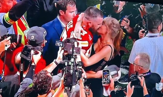 O invitată la nunta lui Taylor Swift şi Travis Kelce, furioasă deoarece i s-a transmis să vină neînsoţită: Nu cred că voi merge. Scuze, dar nu sunt prietenă cu Gigi şi Bella Hadid!