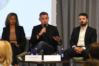 Clienţii amână să cumpere case. Victor Terheş, CCO Bellemonde: Incertitudinea politică îi face să aştepte o corecţie sau chiar să îşi mute capitalul în afara ţării