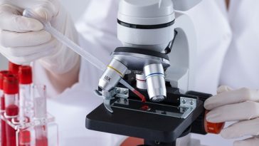 În premieră, cercetătorii au observat cum limfocitele T atacă celulele canceroase în interiorul tumorilor umane, folosind o tehnică avansată de imagistică