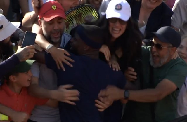 Roland-Garros: Apelul său a avut succes. Tiafoe şi-a recuperat rapid racheta pe care i-o luase o persoană din tribună