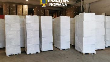 Arad: Ţigări de contrabandă în valoare de peste un milion de euro, confiscate de poliţişti dintr-un camion pe A1/ Şoferul, reţinut