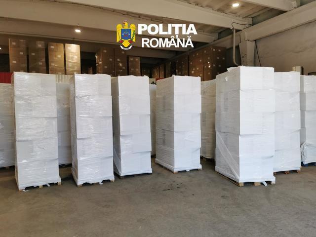 Arad: Ţigări de contrabandă în valoare de peste un milion de euro, confiscate de poliţişti dintr-un camion pe A1/ Şoferul, reţinut